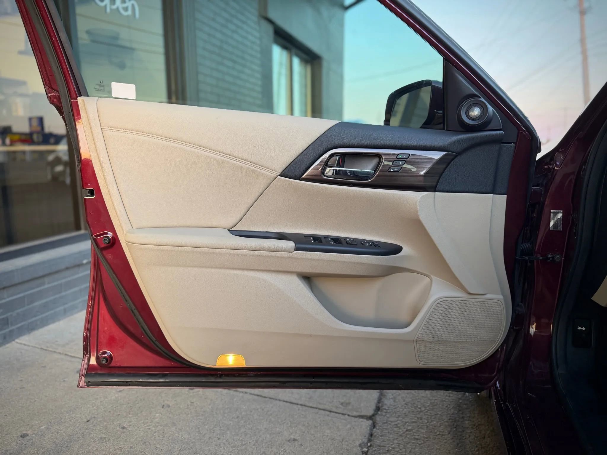 Used 2017 Honda Accord Touring image 7