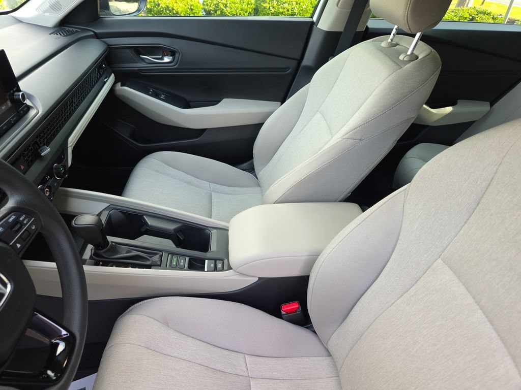 Used 2025 Honda Accord SE image 15