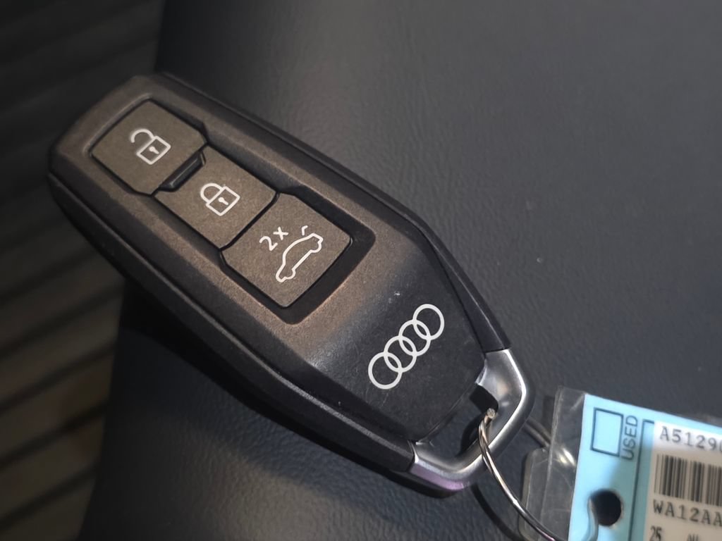 Certified 2025 Audi Q5 Premium AWD/4WD image 36