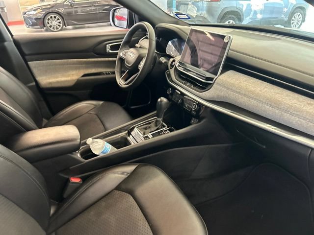 Used 2024 Jeep Compass Latitude AWD/4WD image 10