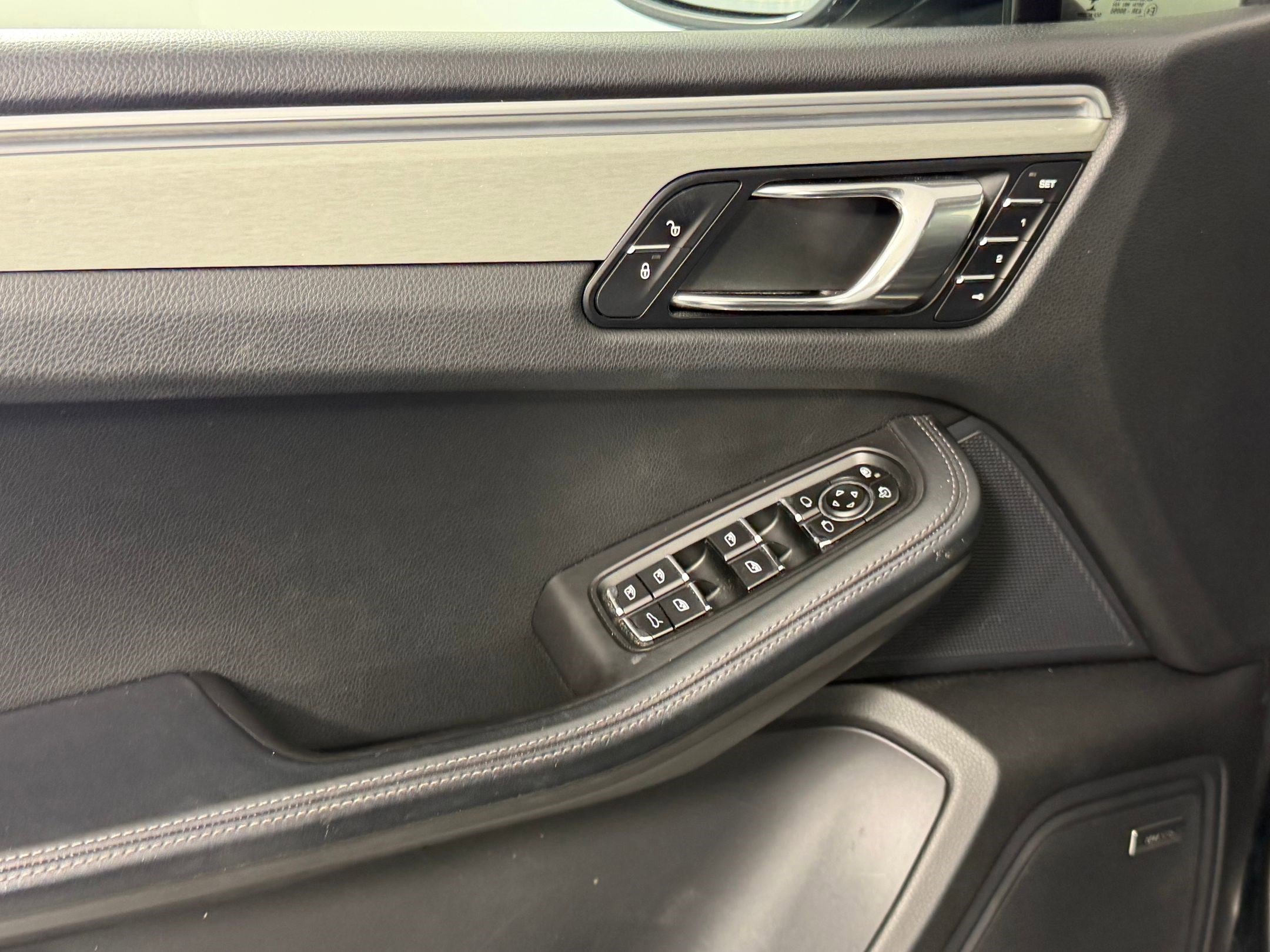 Used 2017 Porsche Macan Turbo image 15