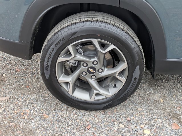 Used 2025 Chevrolet Trax LT w/ LT Convenience Package image 28