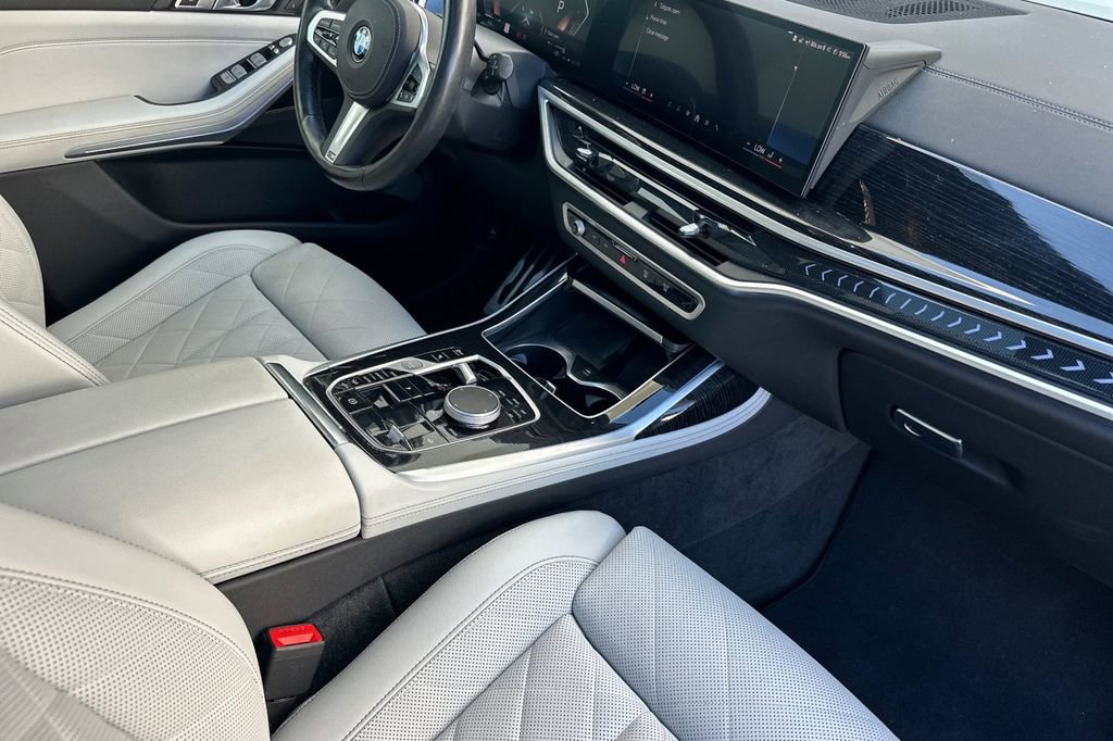 Used 2024 BMW X7 xDrive40i w/ M Sport Package AWD/4WD image 18