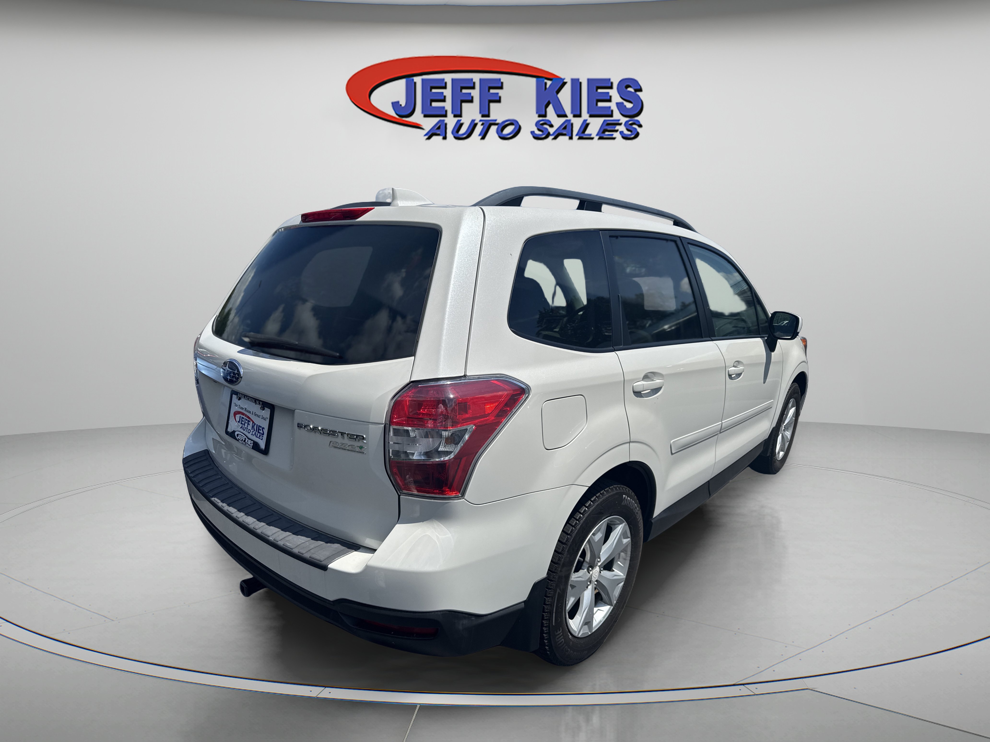Used 2016 Subaru Forester 2.5i Premium w/ All-Weather Package AWD/4WD image 5