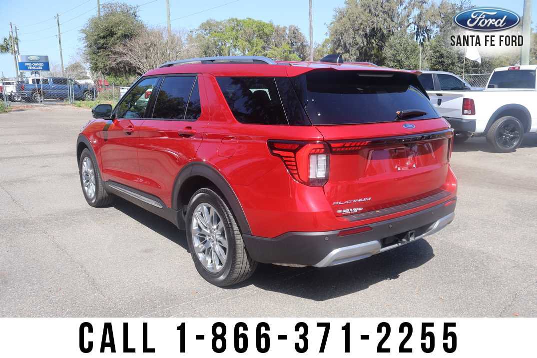 Used 2025 Ford Explorer Platinum image 2