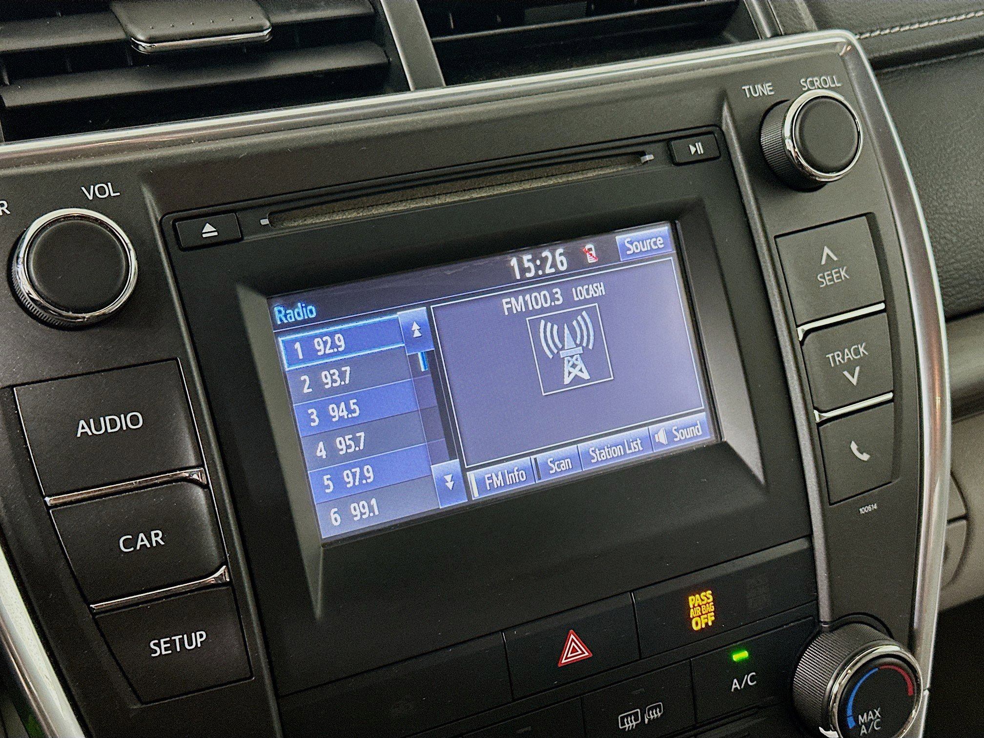 Used 2016 Toyota Camry LE FWD image 19