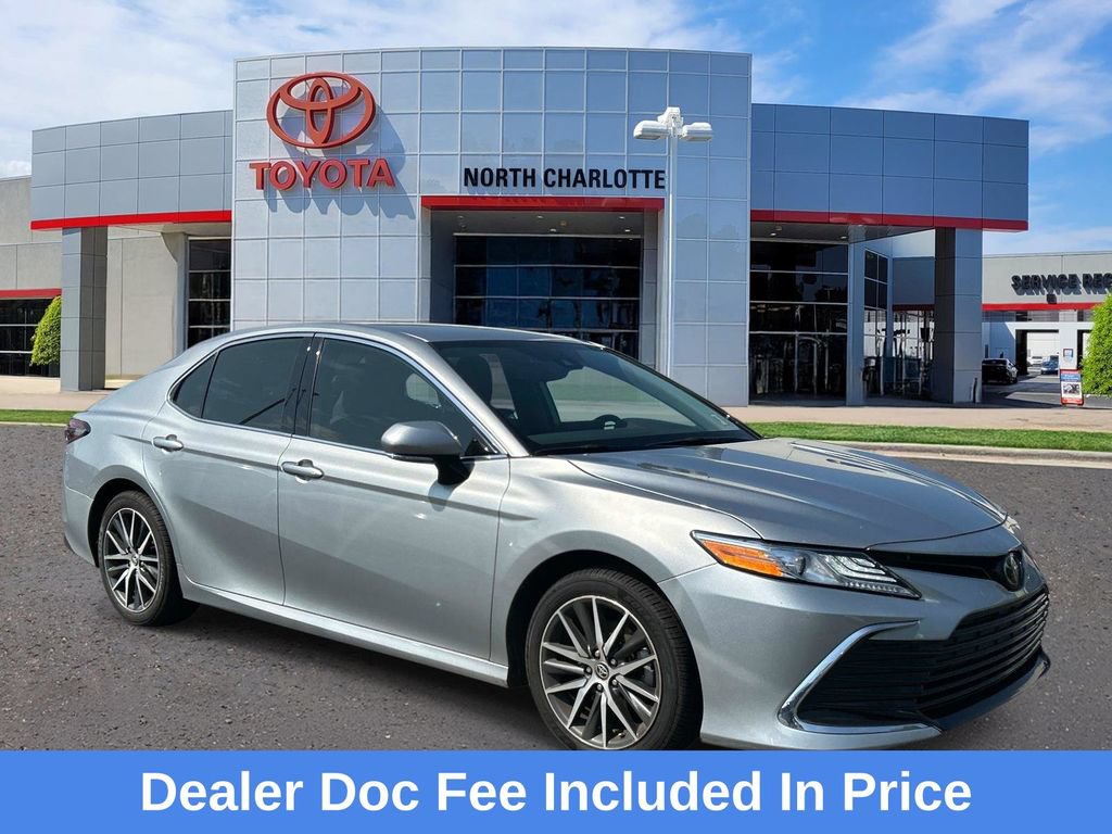 Used 2023 Toyota Camry XLE FWD image 1