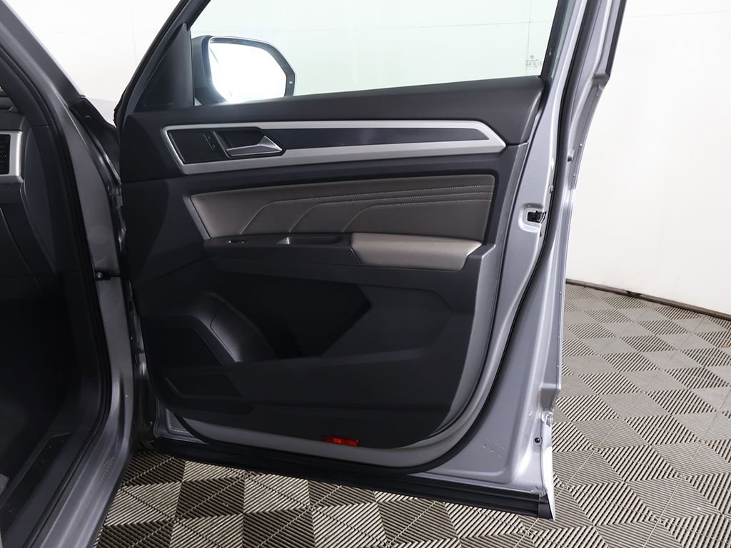 Used 2022 Volkswagen Atlas Cross Sport SEL R-Line image 27