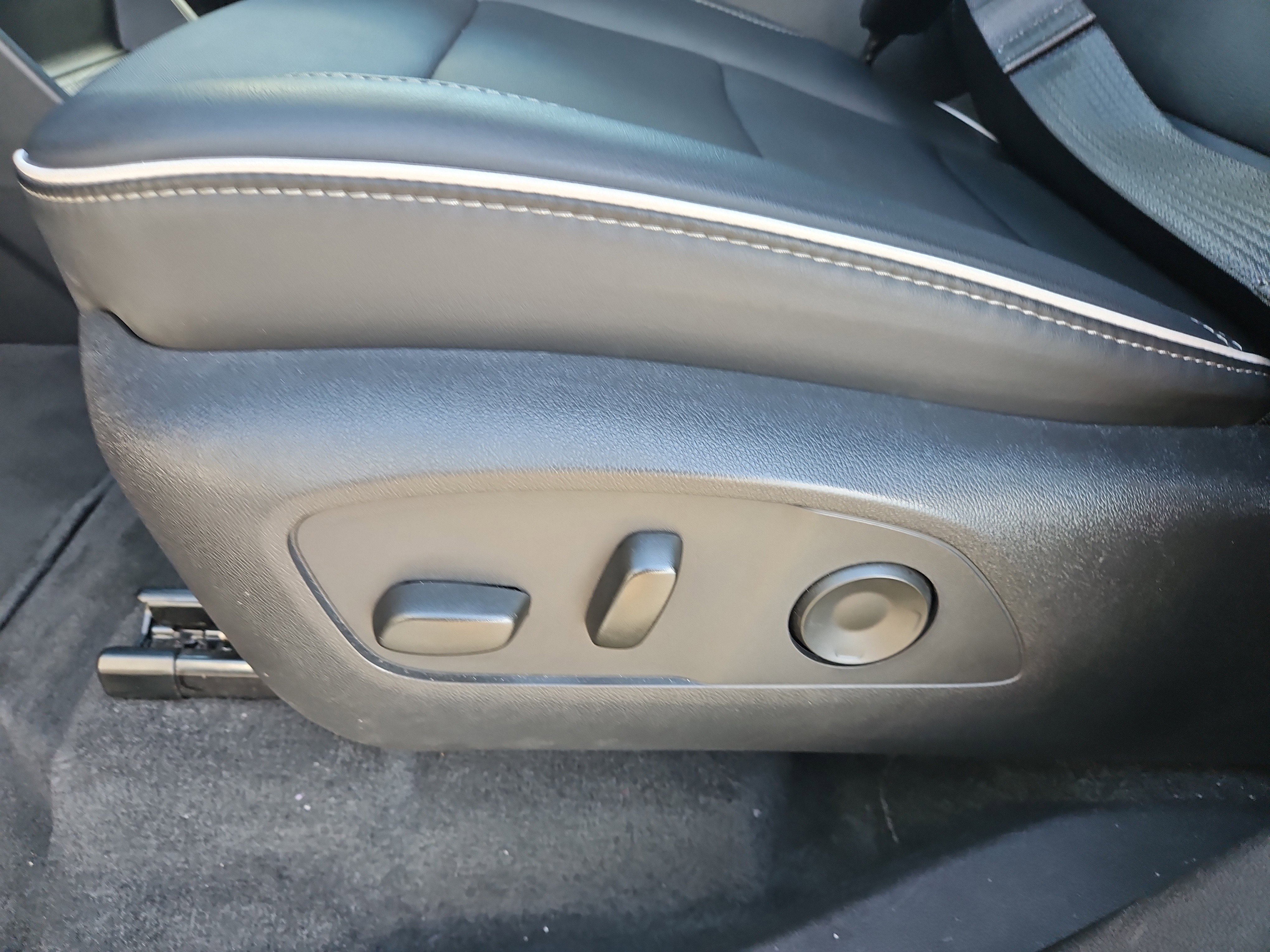 Used 2025 Buick Enclave Preferred FWD image 17