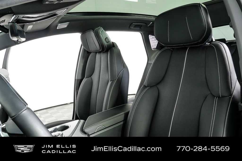 Certified 2025 Cadillac Optiq Luxury 2 w/ LPO, Floor Liner Package AWD/4WD image 5