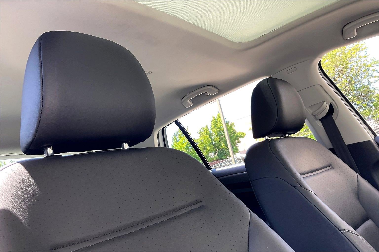 Certified 2021 Volkswagen Golf 4-Door FWD image 29