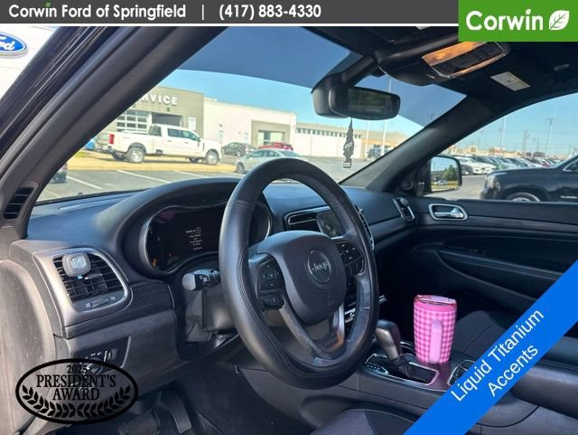 Used 2019 Jeep Grand Cherokee Laredo AWD/4WD image 18