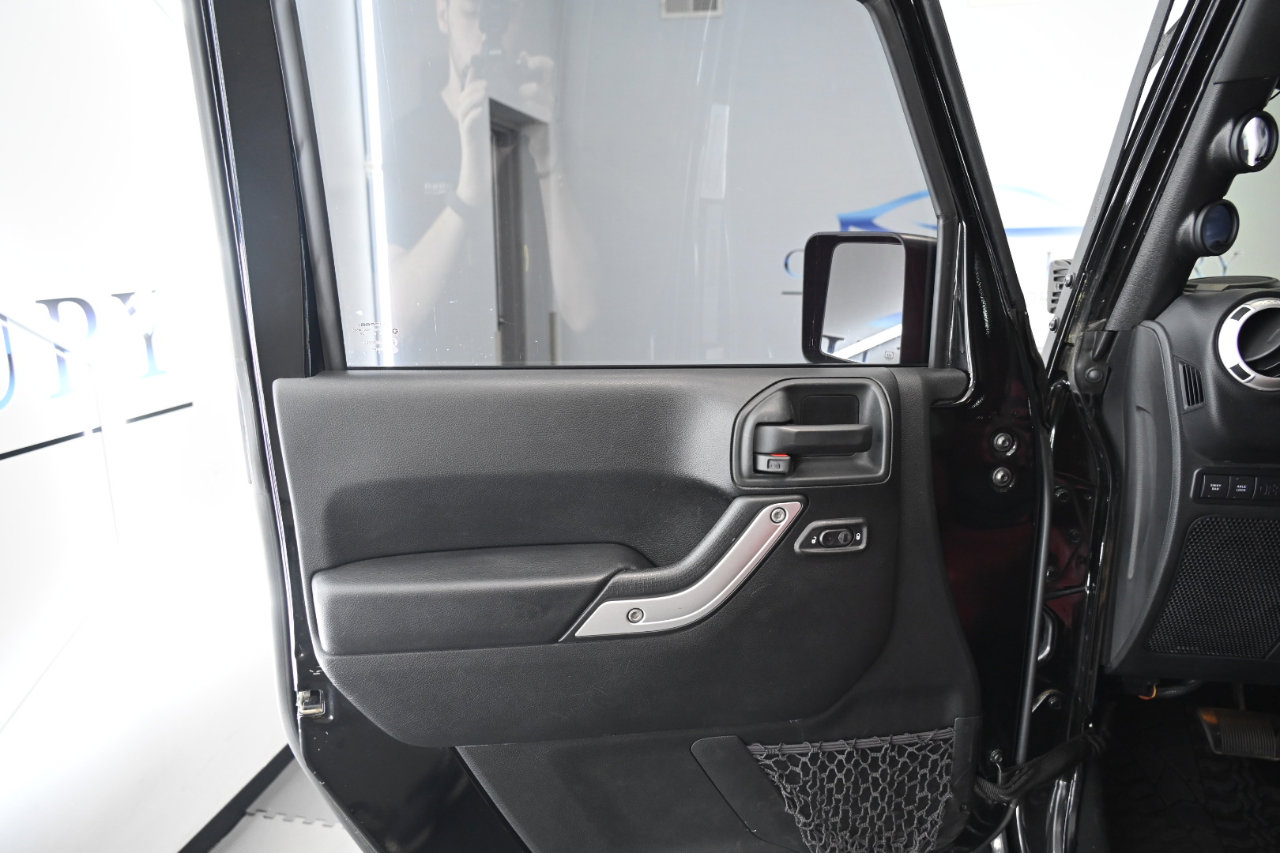 Used 2018 Jeep Wrangler Unlimited Rubicon w/ Cold Weather Group image 19