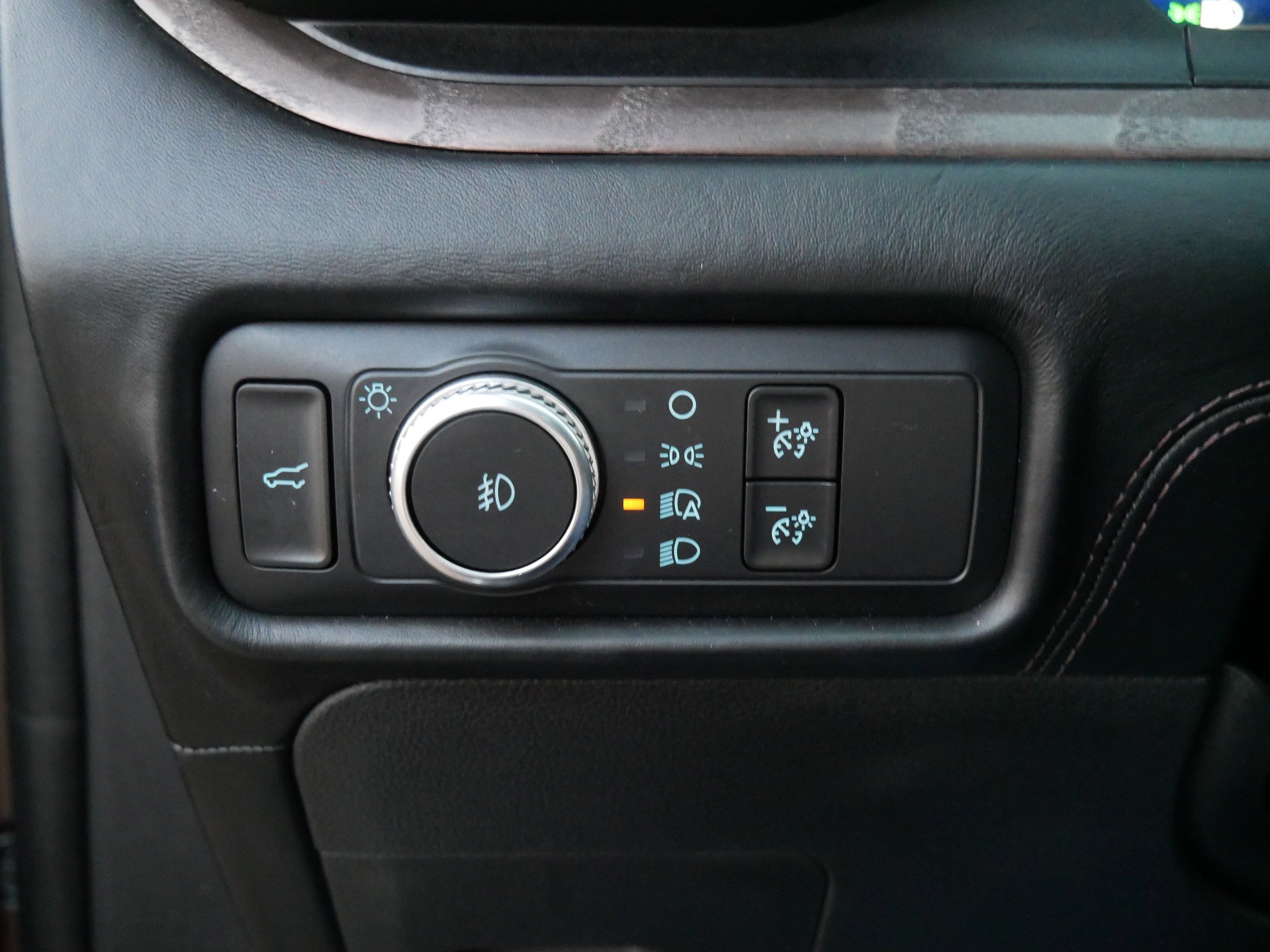 Certified 2020 Ford Explorer Platinum w/ Premium Technology Package image 26