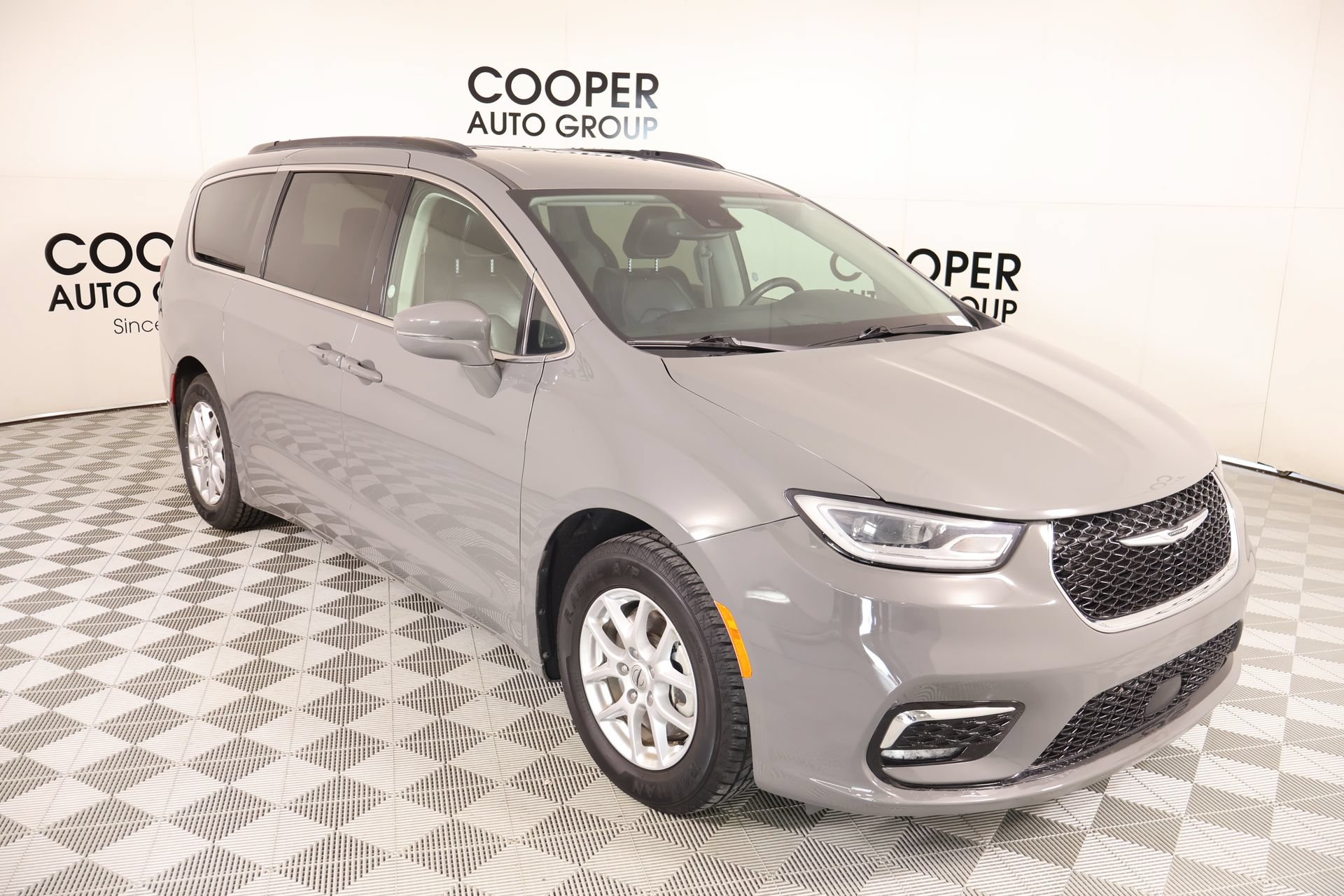 Used 2022 Chrysler Pacifica Touring-L