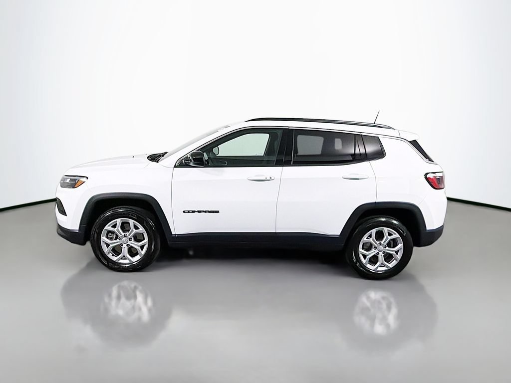 Used 2024 Jeep Compass Latitude AWD/4WD image 4