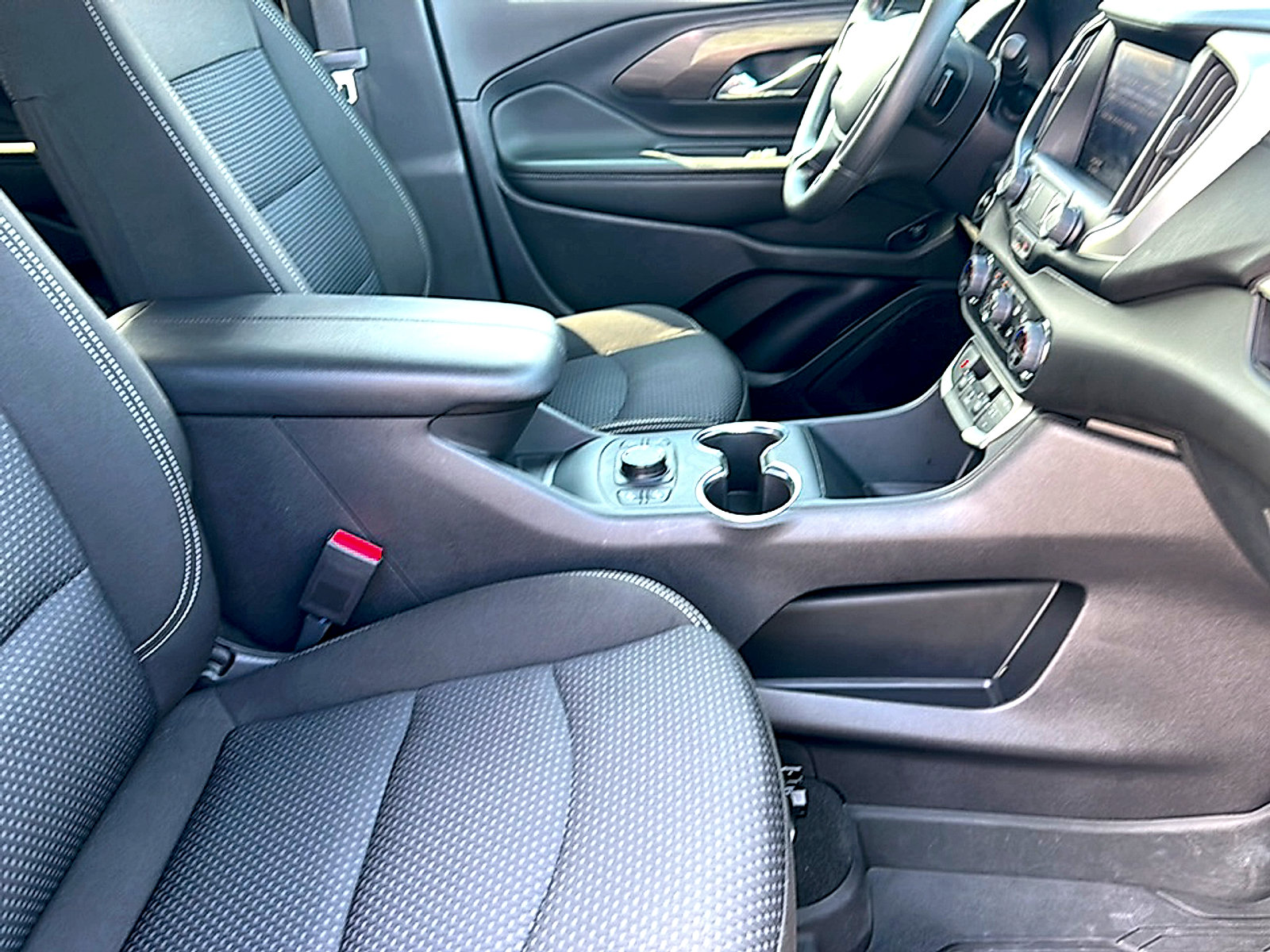 Used 2024 GMC Terrain SLE w/ Driver Convenience Package FWD image 25