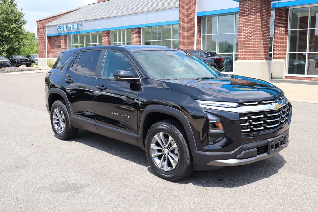 Used 2025 Chevrolet Equinox LT FWD image 2