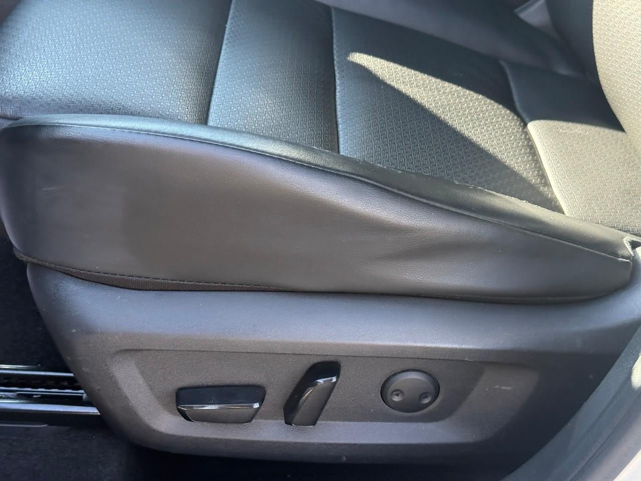 Used 2021 Nissan Rogue SV w/ Premium Package AWD/4WD image 19