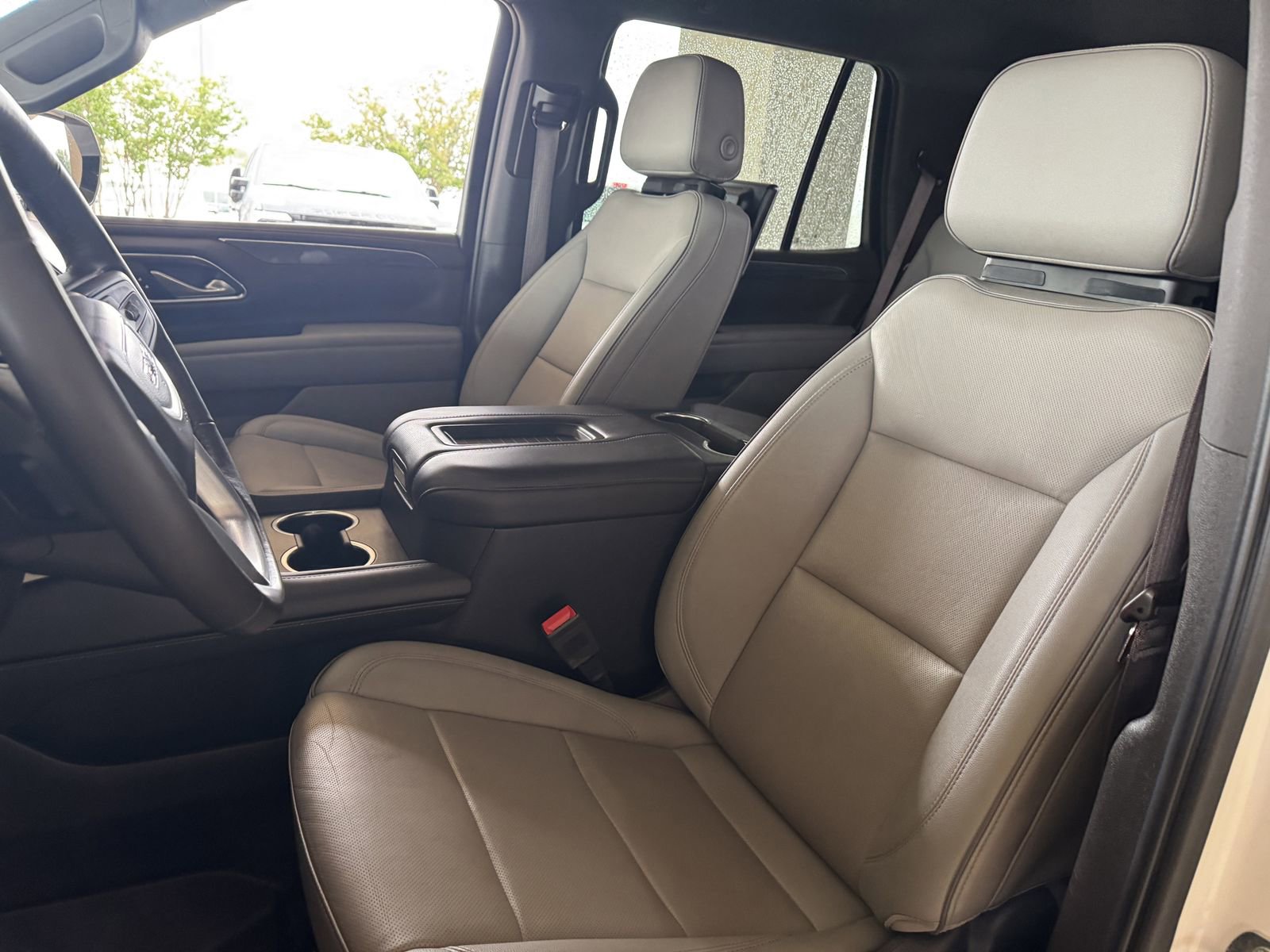 Used 2022 GMC Yukon SLT w/ SLT Luxury Package AWD/4WD image 25