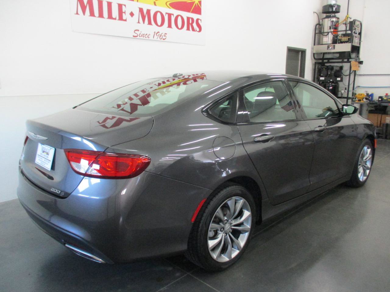 Used 2015 Chrysler 200 S w/ Comfort Group AWD/4WD image 7