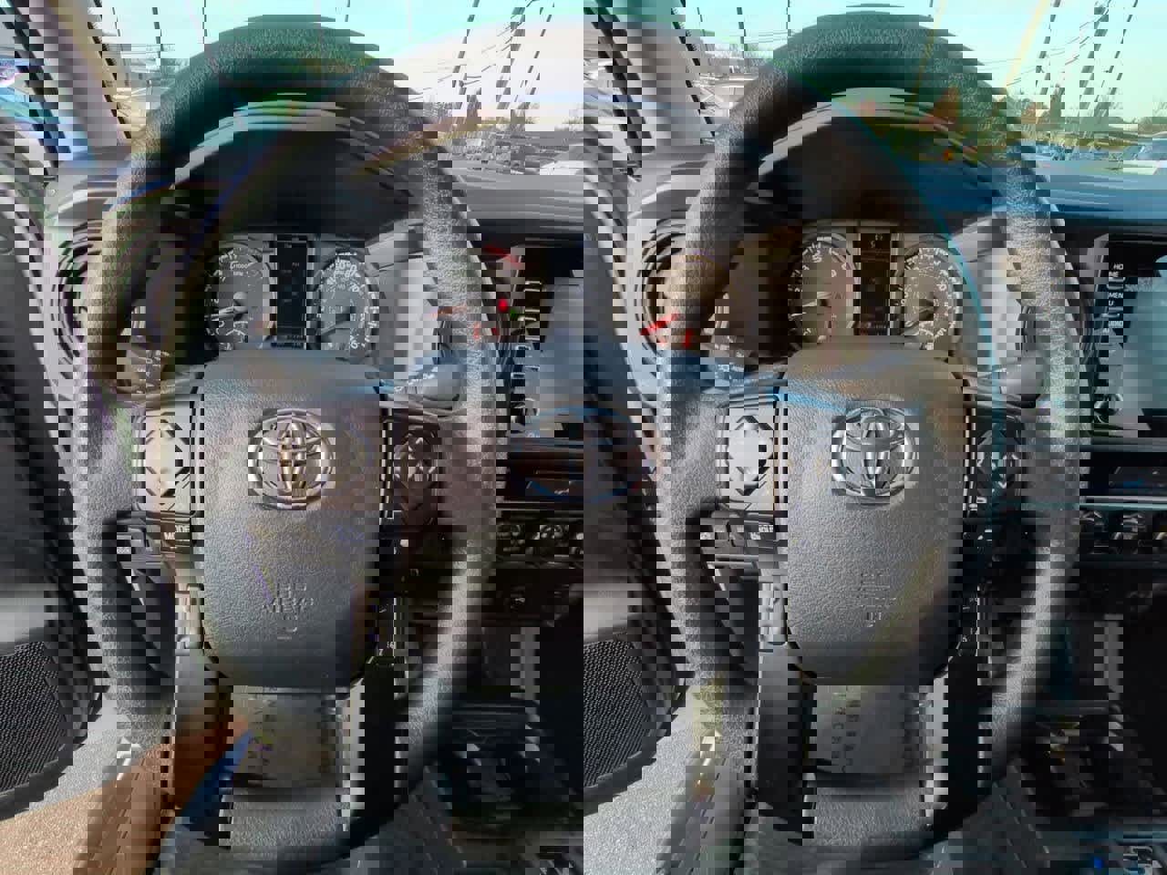 Used 2022 Toyota Tacoma SR image 22