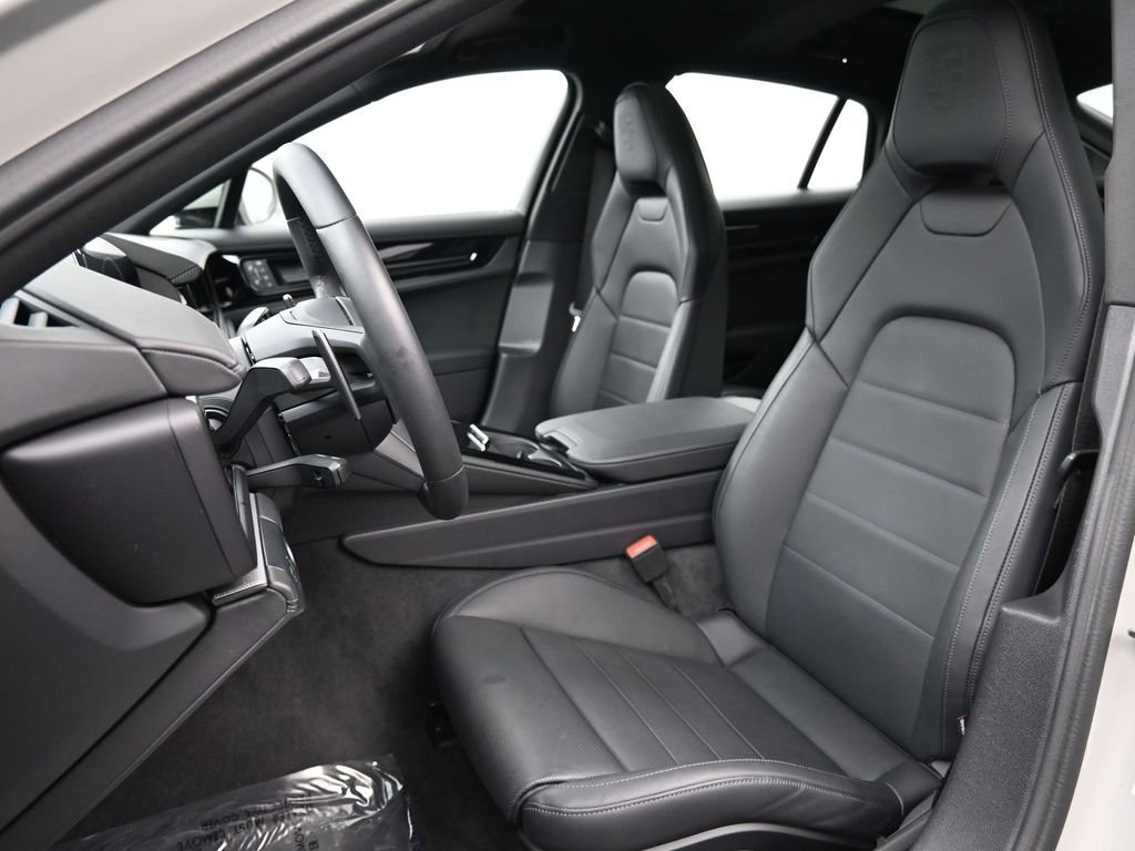 Certified 2025 Porsche Panamera image 5