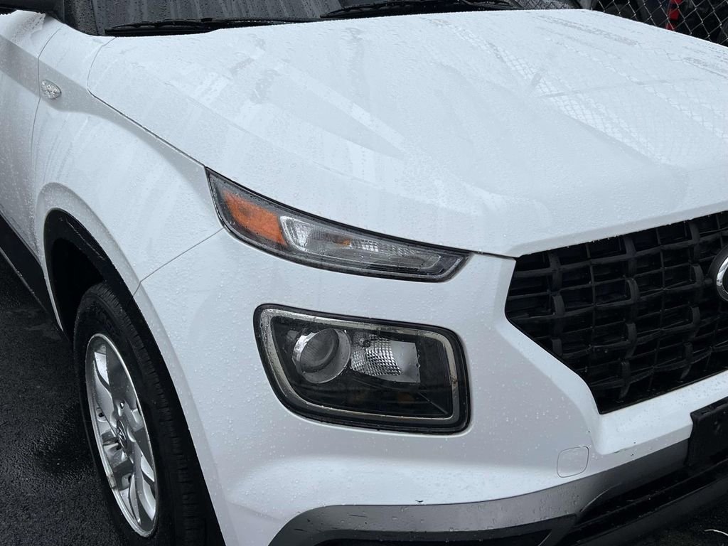Certified 2023 Hyundai Venue SE FWD image 10