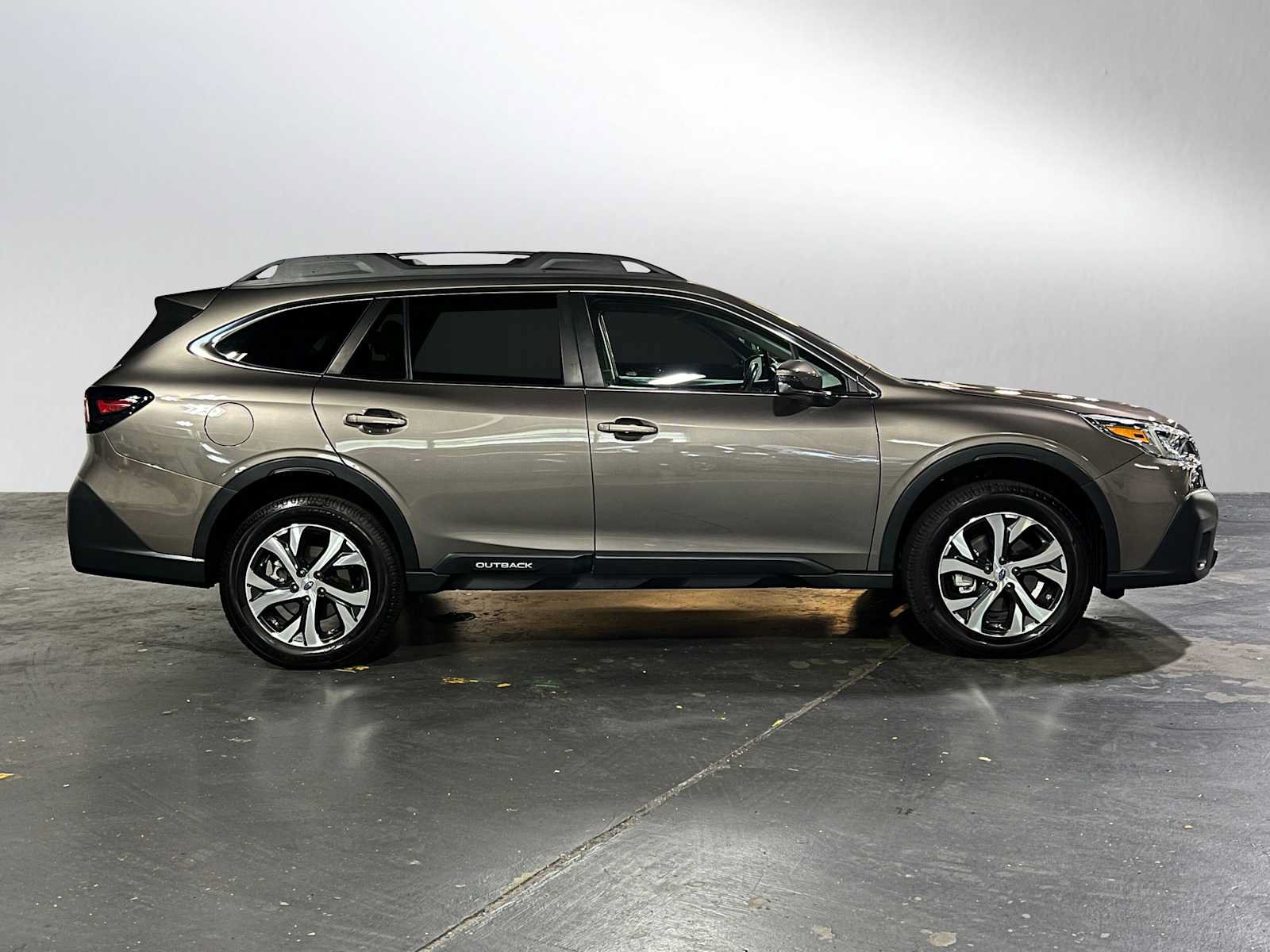 Used 2022 Subaru Outback Limited XT AWD/4WD image 2