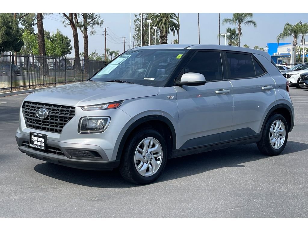 Used 2021 Hyundai Venue SE image 2