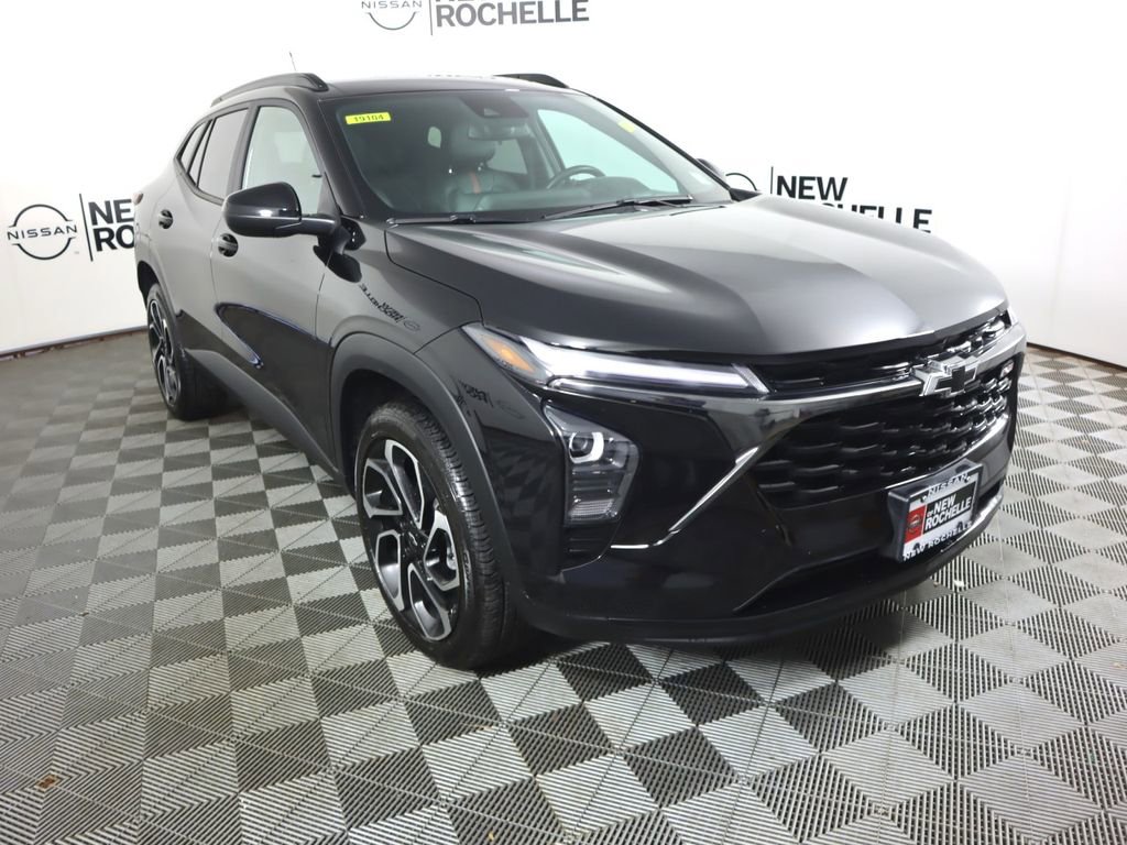 Used 2024 Chevrolet Trax RS image 3