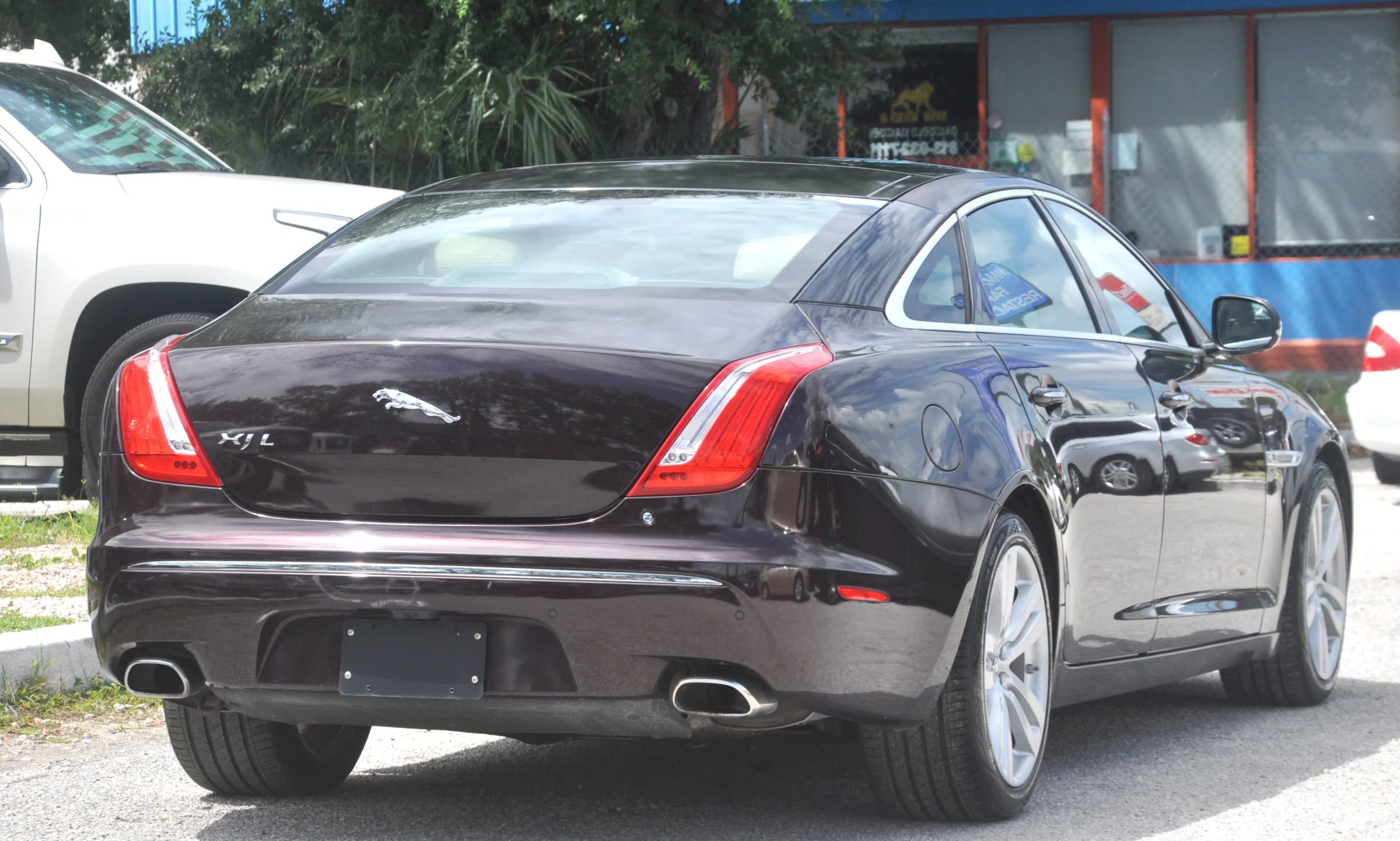 Used 2011 Jaguar XJ L RWD image 7