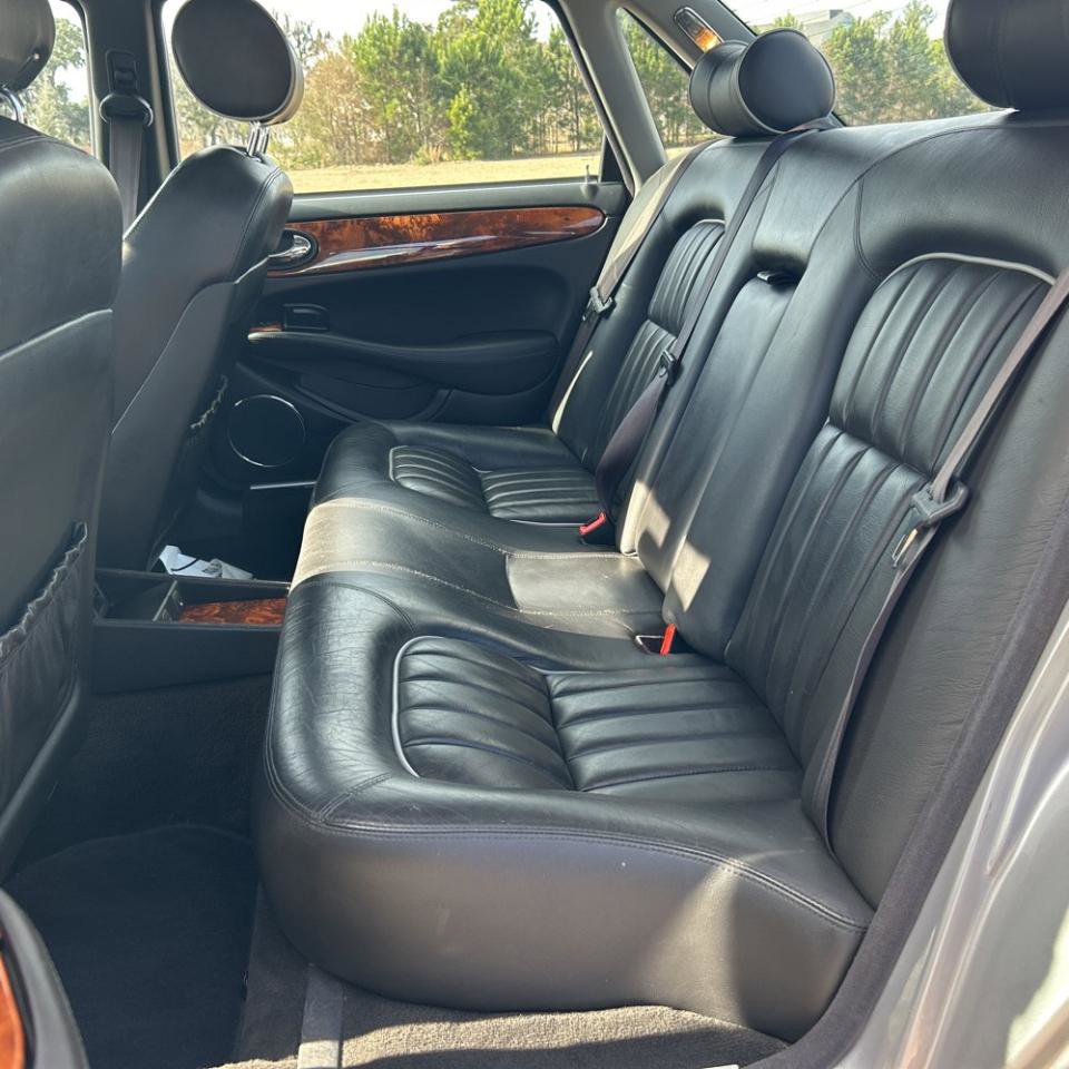 Used 2002 Jaguar XJ8 image 12