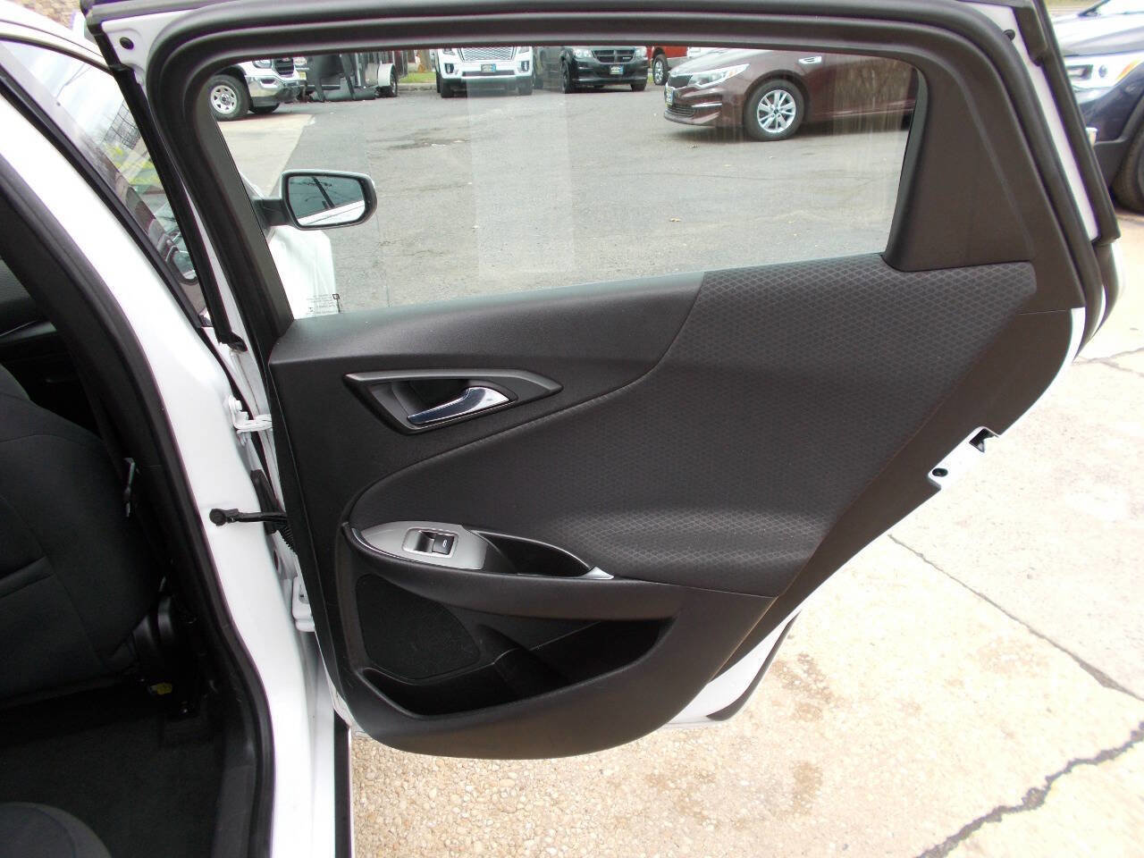 Used 2016 Chevrolet Malibu LT image 18