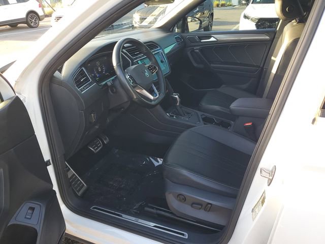 Certified 2024 Volkswagen Tiguan SE R-Line image 17