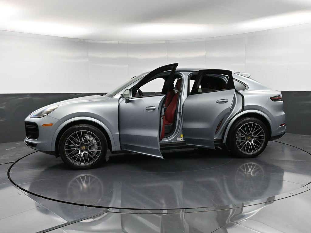 Certified 2022 Porsche Cayenne Turbo AWD/4WD image 38