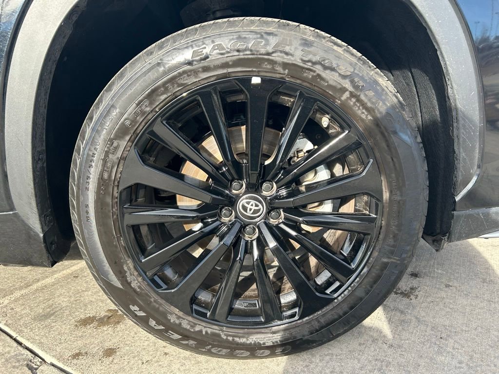 Used 2025 Toyota Highlander XSE image 32