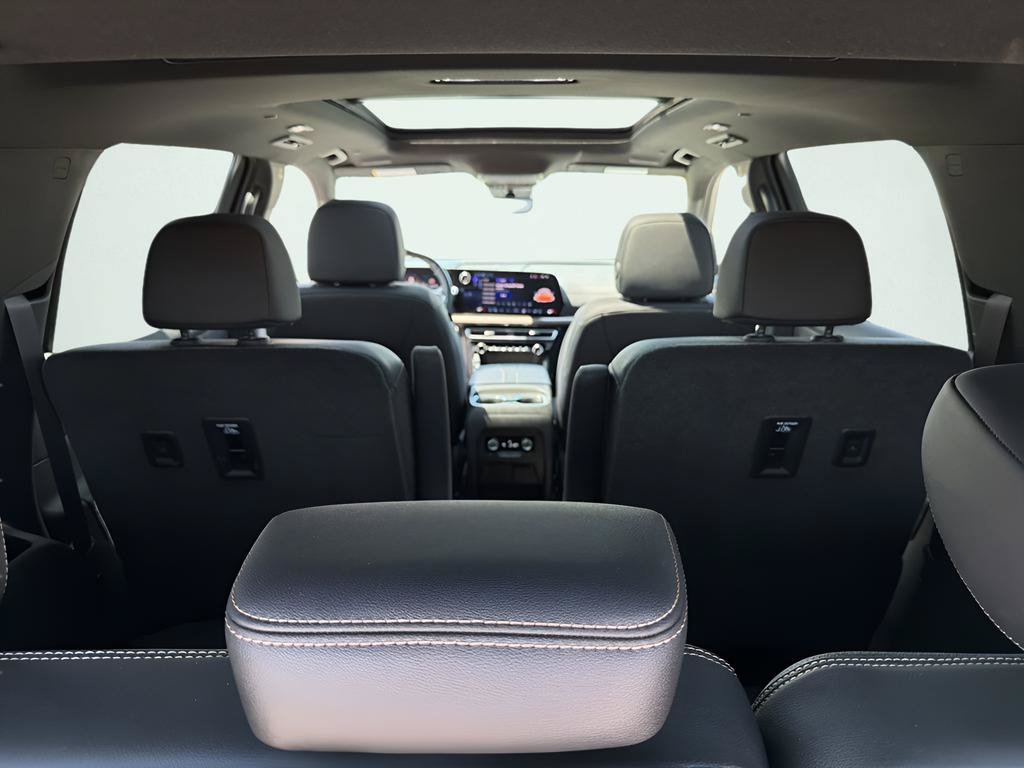Used 2025 Chevrolet Traverse High Country FWD image 23