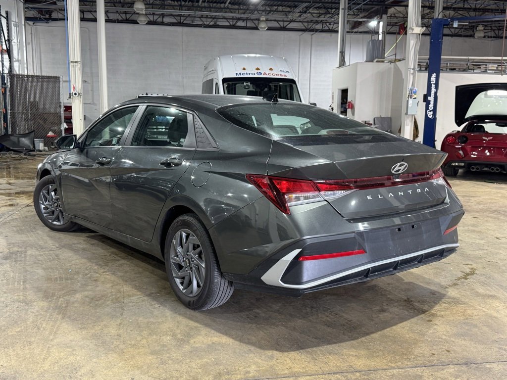 Used 2024 Hyundai Elantra SEL image 4