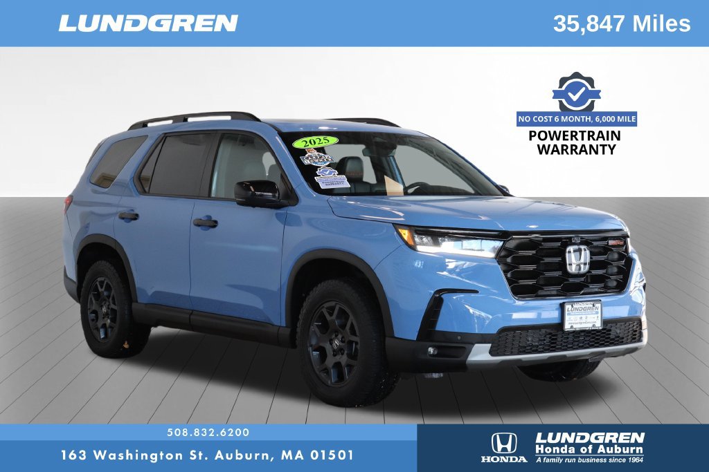 Used 2025 Honda Pilot TrailSport image 1