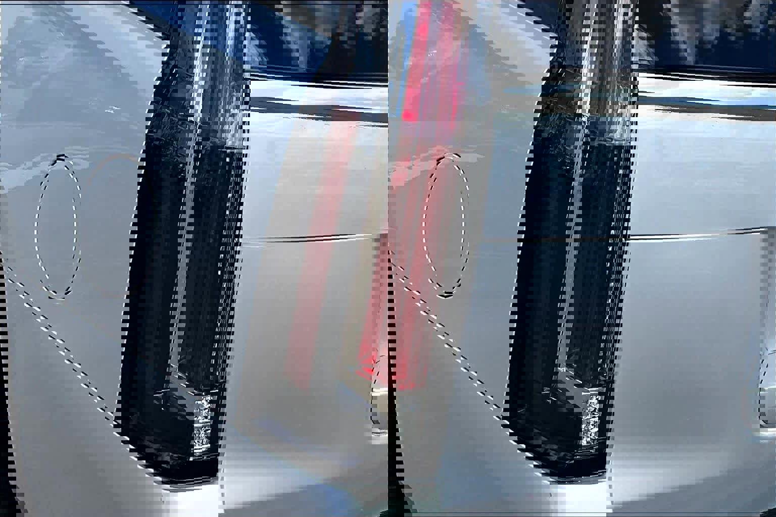 Used 2017 Cadillac Escalade Premium Luxury image 25