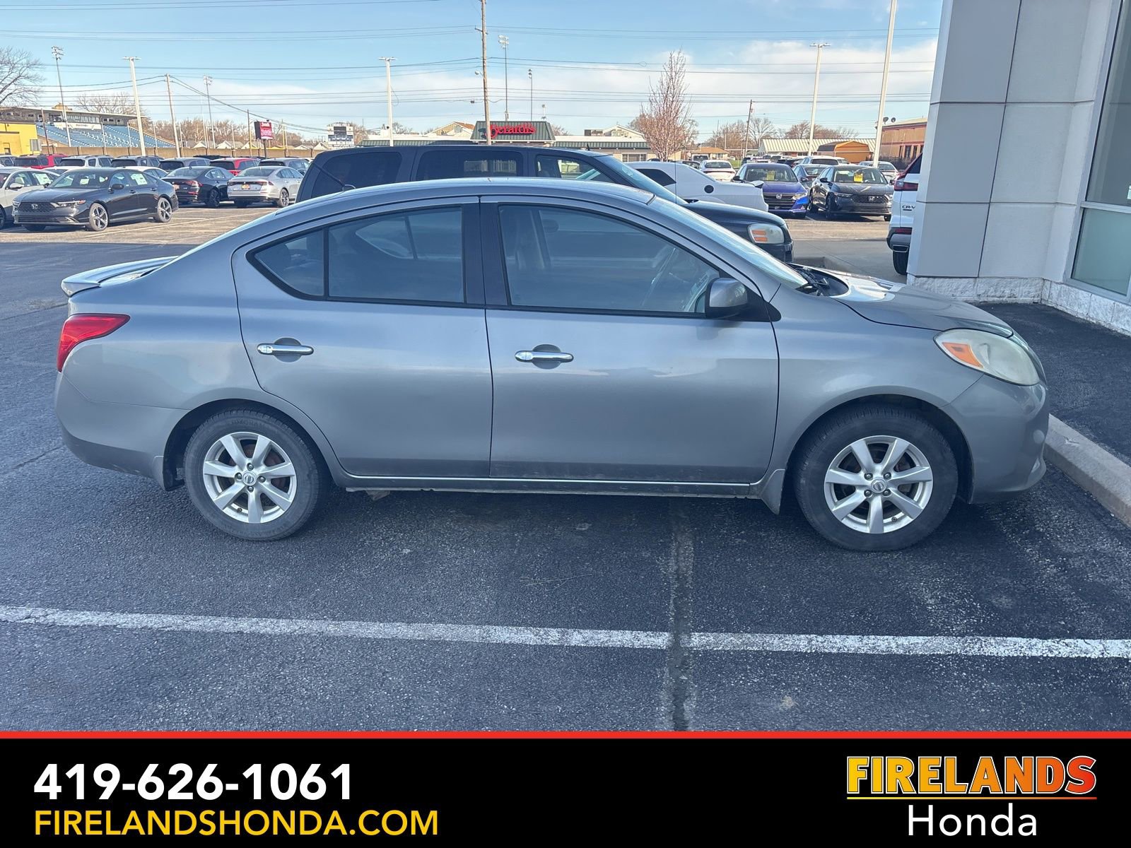 Used 2014 Nissan Versa SV w/ Convenience Package image 19