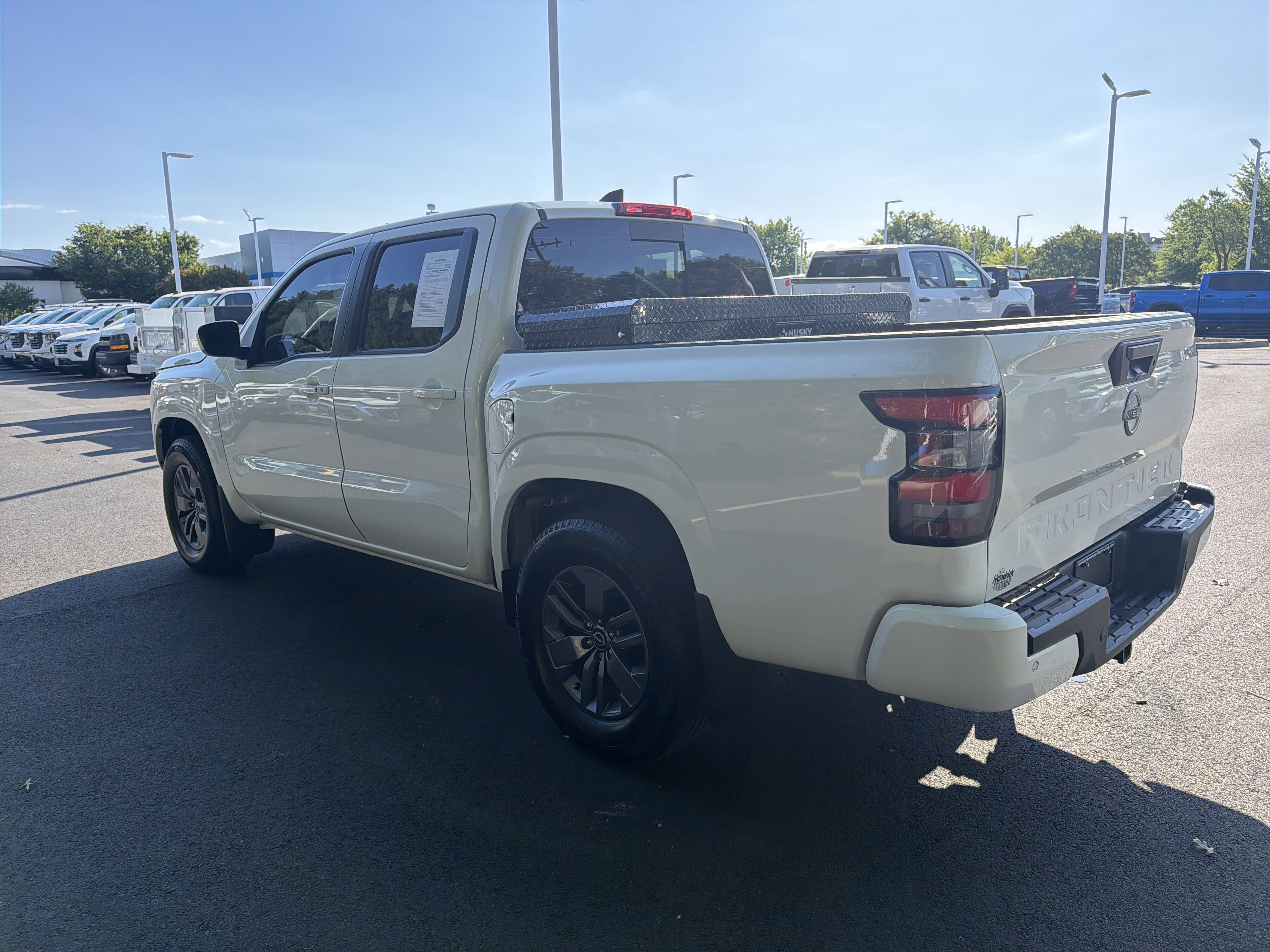 Used 2025 Nissan Frontier SV w/ SV Convenience Package RWD image 8