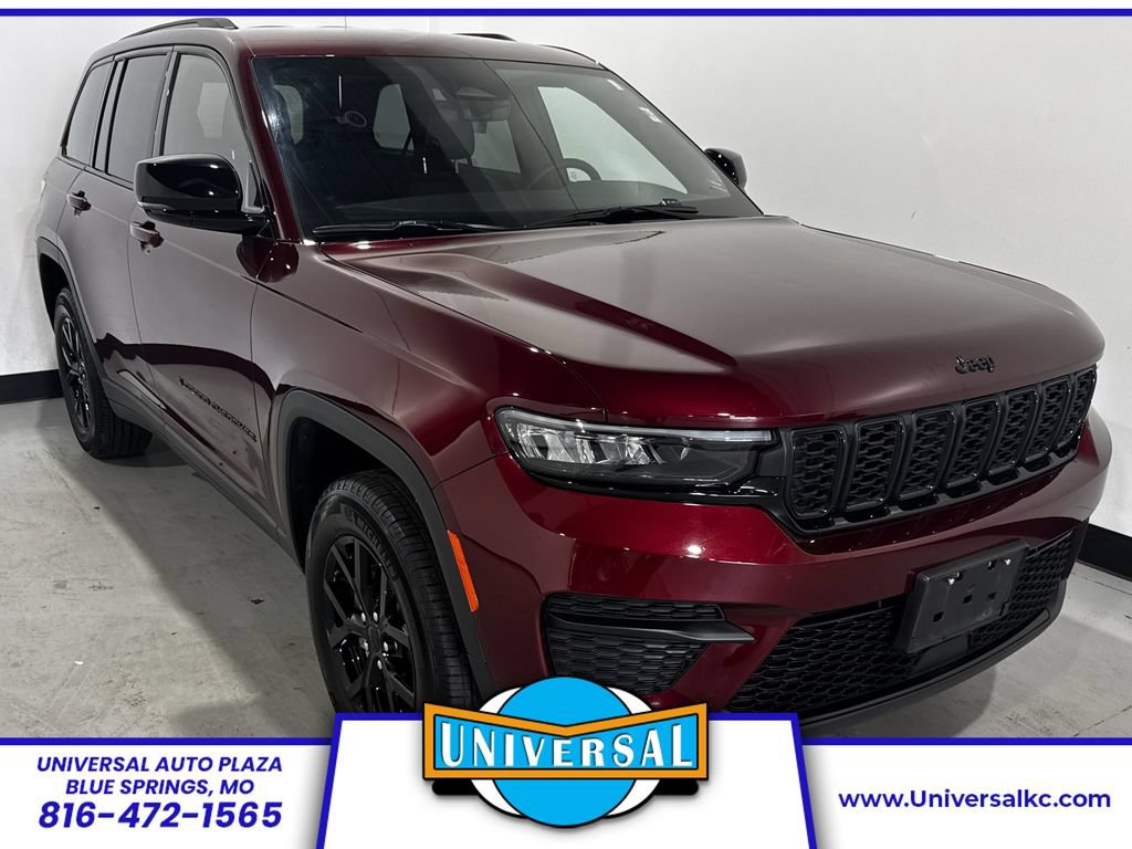 Used 2025 Jeep Grand Cherokee Altitude AWD/4WD image 1