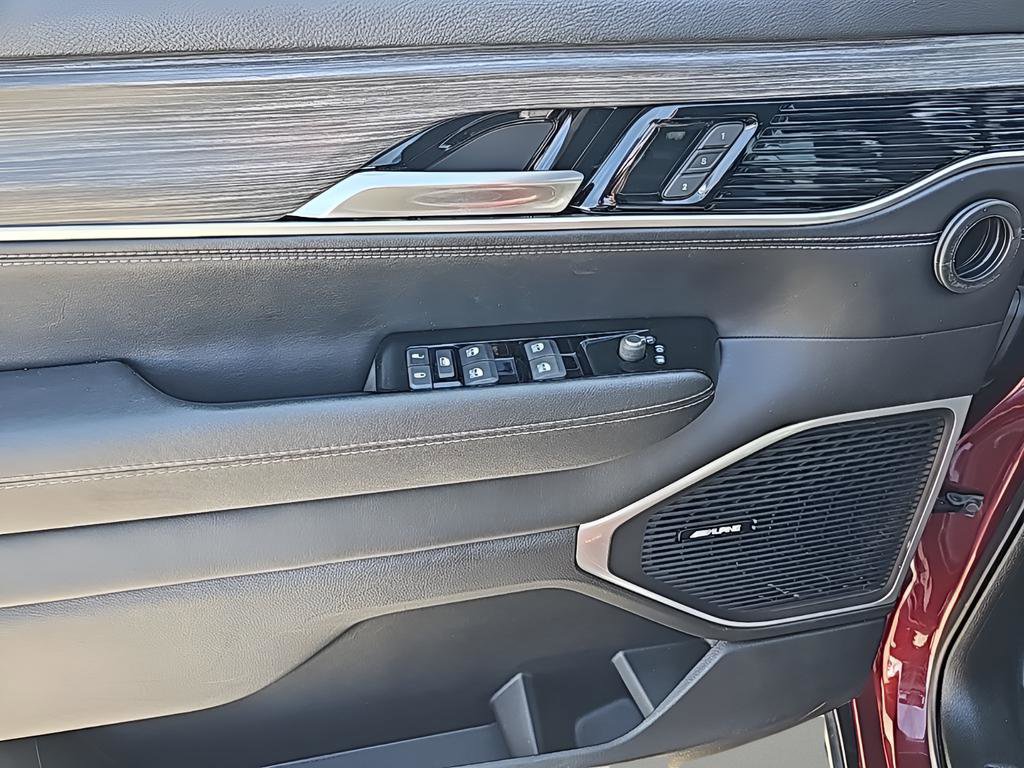 Used 2024 Jeep Wagoneer Series III image 17