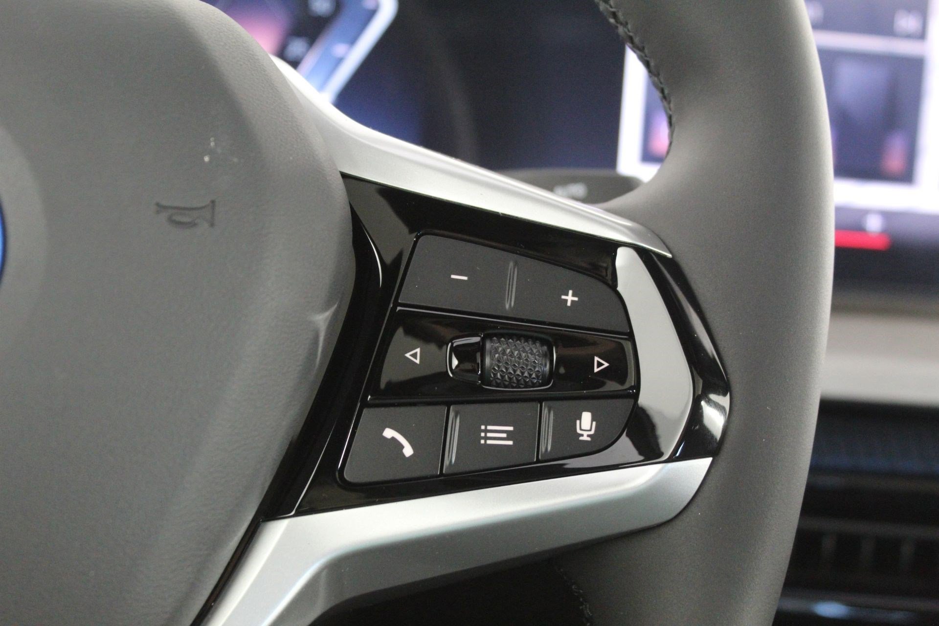 Used 2025 BMW i4 xDrive40i image 32