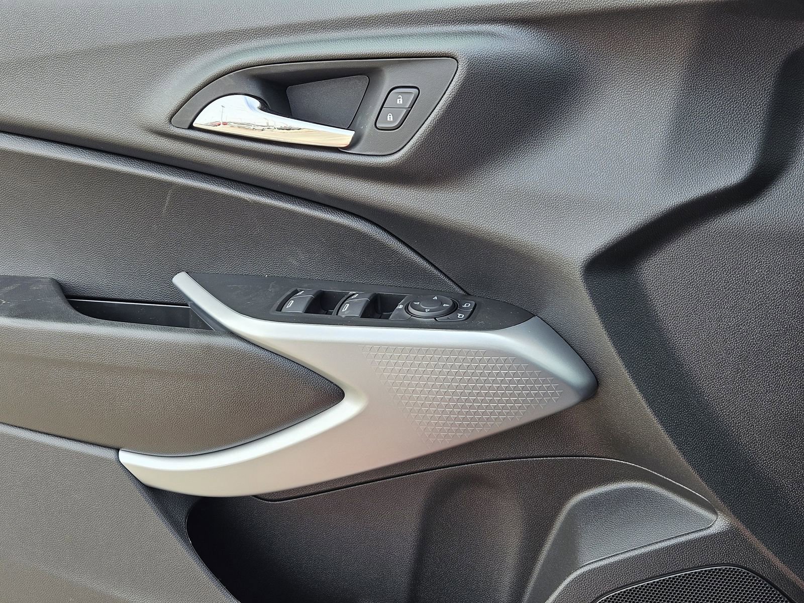 New 2026 Chevrolet Trax LS w/ Driver Confidence Package image 22