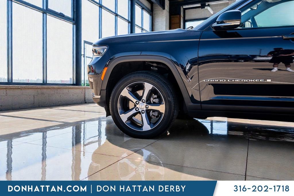 Used 2023 Jeep Grand Cherokee L Limited AWD/4WD image 35