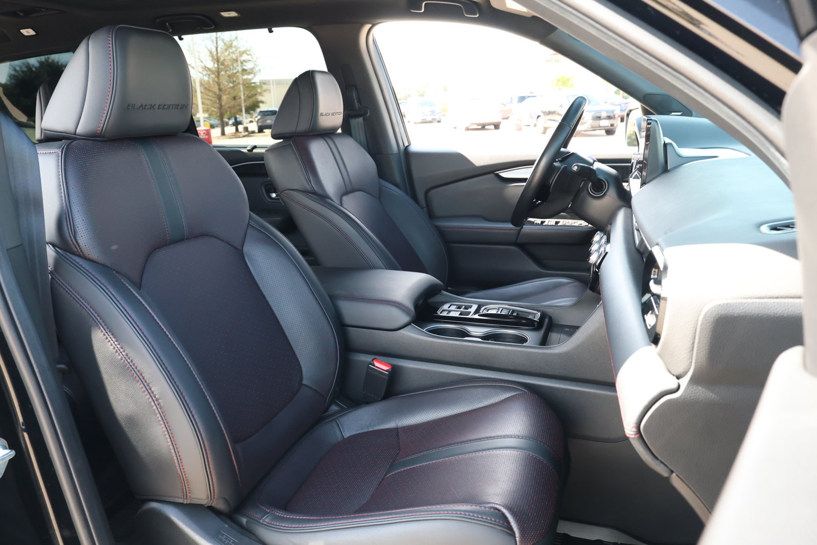 Used 2025 Honda Pilot Black Edition image 31