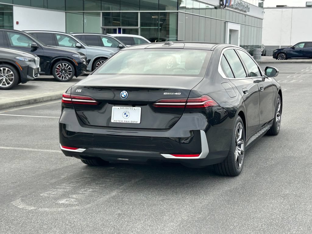 New 2027 BMW i5 eDrive40 w/ Executive Package RWD image 5